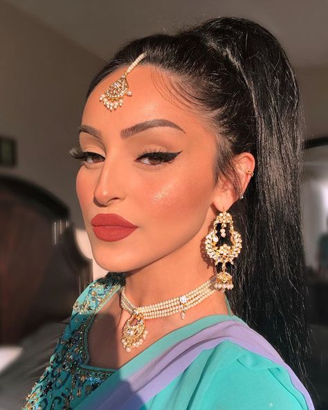 Mariam’s Instagram post: “Ramadan Mubarak to everyone around the world, sending you love & light! ❤️ Alsooo you guys.... I have a very special live stream…” Indian Girl Makeup, Eid Makeup Look, Indian Eye Makeup, Indian Skin Makeup, Eid Makeup, Indian Makeup Looks, Good Makeup, Brown Girls Makeup, Indian Bride Makeup