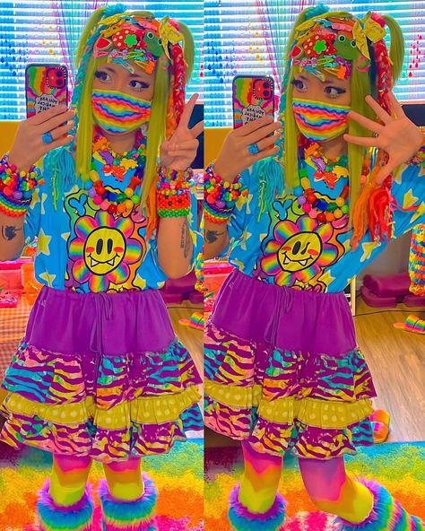 ✨KRISTINA꒡̈⃝ELLE✨ 🇵🇭🏳️‍🌈 on Instagram: “Last Saturday I got to participate in a really cool event here in Arizona!!! I didn’t get to take too many pics while it was happening…” Kawaii, Alien Core Aesthetic Outfits, Lisa Frank Inspired Outfit, Rainbowcore Outfit, Decora Kei Aesthetic, Hyperpop Fashion, Dreamcore Fashion, Decora Kei Outfits, Dreamcore Outfits