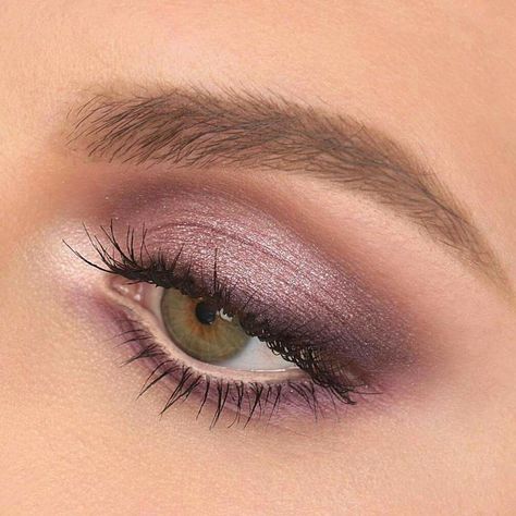 Plum Eye Makeup, Plum Makeup, Mauve Eyeshadow, Magic Pencil, Plum Eyeshadow, Mauve Makeup, Heather Wedding, Nabla Cosmetics, Daytime Makeup