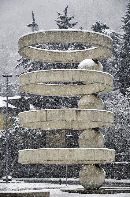 Brutalism Architecture, Figurative Kunst, Concrete Sculpture, Public Sculpture, 수채화 그림, Outdoor Sculpture, Sculpture Installation, Modern Sculpture, Outdoor Art