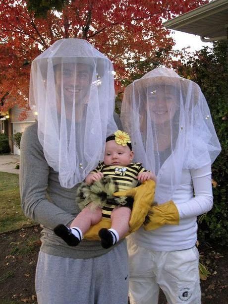 Come fare una maschera costume di carnevale da ape Bee Costumes, Couples Costumes Creative, Themed Halloween Costumes, Baby Kostüm, Couple Costume, Bee Costume, Bee Keeper, Halloween 20, Fantasias Halloween