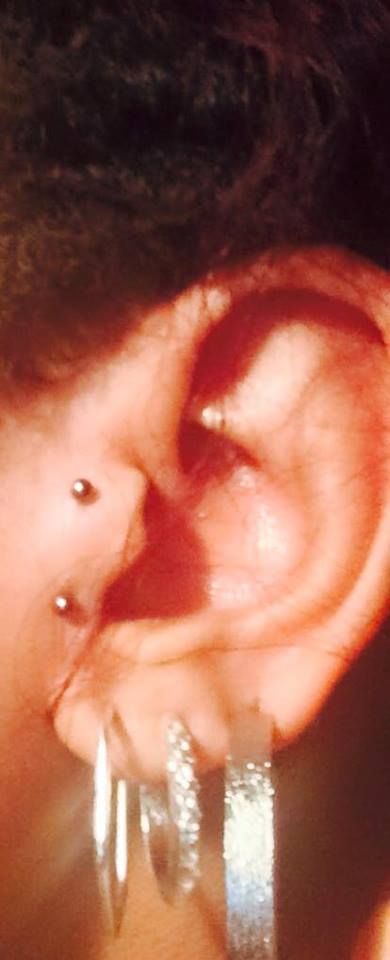 Double Surface Tragus Piercing, Surface Tragus Piercing Black Women, Surface Tragus Piercing, Double Tragus, Surface Tragus, Anti Tragus Piercing, Surface Piercing, Anti Tragus, Piercing Inspo