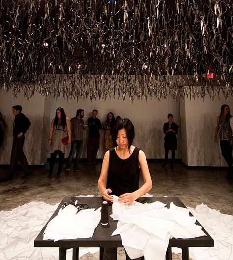 photo by Rick Kern Artist Beili Liu calmly sewed pieces of fabric together while sitting under hundreds of precariously suspended scissors in the performance piece "The Mending Project" (video). Vi... Time Based Art, Ephemeral Art, Beautiful Decay, Colossal Art, Design Textile, Performance Artist, Night Art, Sculpture Installation, Art Plastique