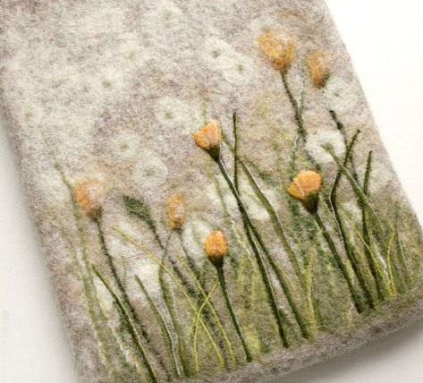 Case for Tablet - felting wool. Tovad Ull, Dry Felting, Needle Felting Tutorial, Felted Art, Needle Felting Diy, Wool Felt Projects, Wet Felting Projects, Felted Wool Crafts, Felt Pictures