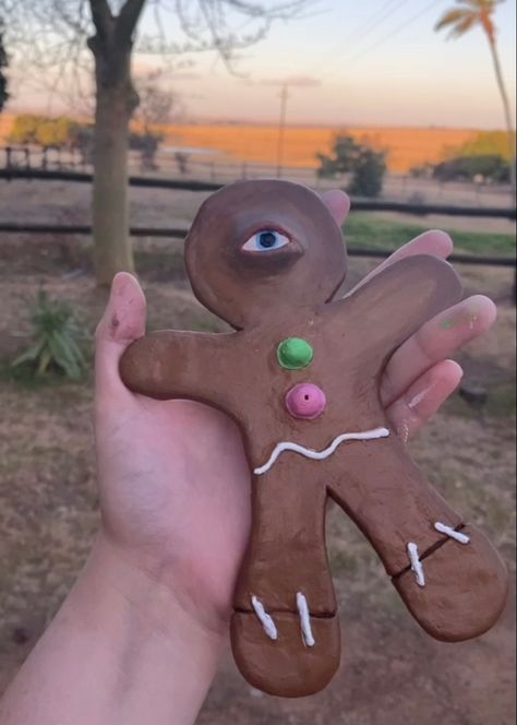 Scary Gingerbread Man, Weird Air Dry Clay Ideas, Weird Clay Sculpture, Creepy Air Dry Clay Ideas, Air Dry Clay Cute, Haunted Christmas, Weird Christmas, Christmas Shots, Cute Gingerbread Man