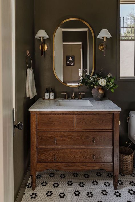 Moody Bathroom, Dark Wood Bathroom, Santa Barbara Style, Dark Bathrooms, Decor Studio, Transitional Bathroom, Brown Bathroom, White Marble Countertops, Bathroom Trends