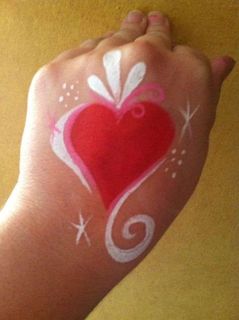 Beautiful quick heart cheek art :) Cheek Painting, Easter Face Paint, Diy Face Paint, Cheek Art, Girl Face Painting, Face Painting Easy, Kids Face Paint, Painted Hearts, Holiday Painting