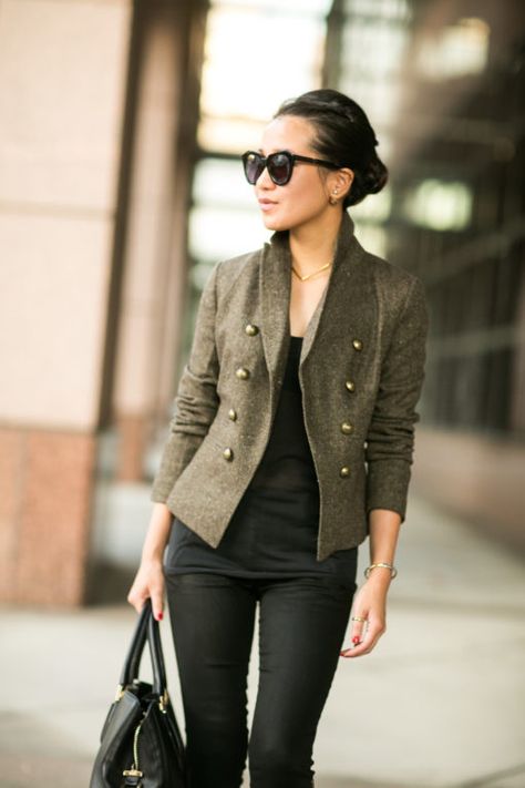 Wendy's Lookbook | Olive Love :: Sharp blazer & Caged booties Olive Green Blazer Outfit, Olive Blazer Outfit, Olive Dress Outfit, Olive Blazer, Olive Green Blazer, Outfit Blazer, Wendy's Lookbook, Blazer Outfits For Women, Olive Dress