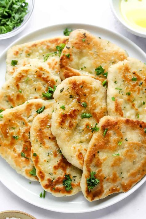 Naan Bread Recipe No Yeast, Gluten Free Naan Bread Recipe, Gluten Free Naan Bread, Gluten Free Naan, Naan Bread Recipe, Gluten Free Pita, Glutenfri Baking, Recipes With Naan Bread, Pinch Me