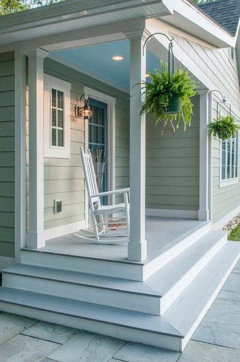 Simple Pleasures of a Charming Front Porch - Town & Country Living Porch With Steps, Veranda Design, Front Porch Steps, House Front Porch, Porch Remodel, Stone Exterior, Front Porch Design, Porch Makeover, Farmhouse Front Porches