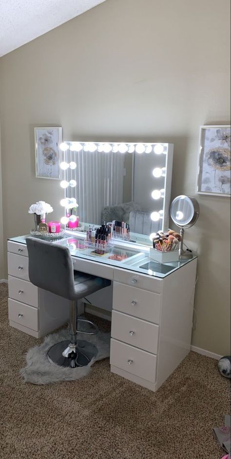 Beauty Room Vanity, White Room Decor, Luxury Room Bedroom, Beauty Room Decor, Vanity Ideas, Pinterest Room Decor, Vanity Decor, Apartment Decor Inspiration, Teen Bedroom Decor