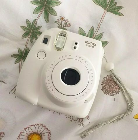 Instax Mini Ideas, ليلو وستيتش, Instax Mini Camera, White Camera, Instax Camera, Instax Mini 8, Cute Camera, Gadgets Technology Awesome, Polaroid Camera