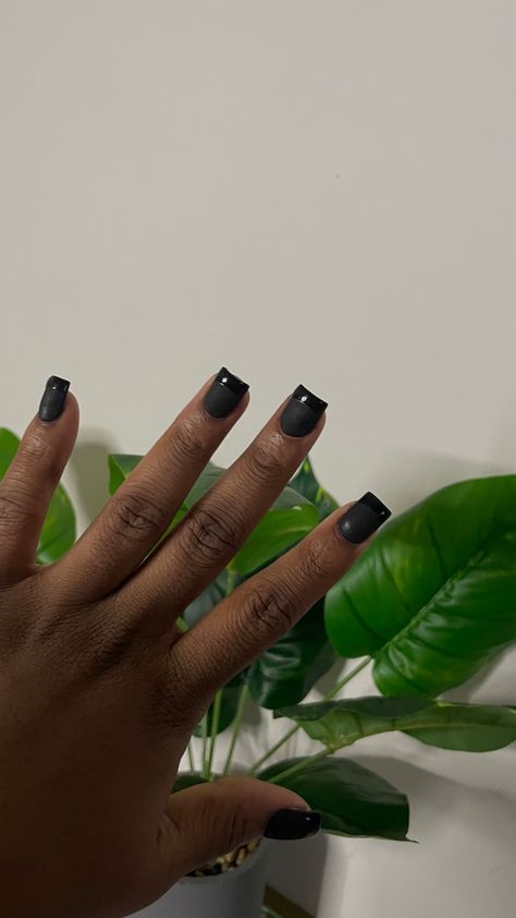 All Black French Tip Nails Matte, Matte Black French Tip Nails Short, Matte Black Nails Gloss Tip, Black French Tip Nails Matte And Glossy, Short Matte Black Nails With Glossy Tips, Short Square Black French Tip Nails, Matte Black Short Nails, Short Matte Black Nails, Black Short French Tip Nails