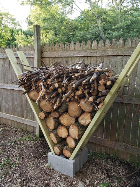 Decorating Backyard Patio, Cinder Block Wood Storage, Cinder Block Firewood Rack, Cinder Block Uses, Storing Wood Outside, Stacking Wood Outdoors, Stacking Wood Ideas, How To Stack Wood Outside, Wood Piles Ideas