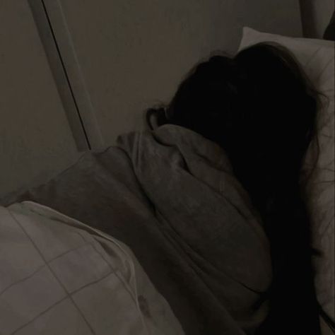 Someone Sleeping Aesthetic, Sleeping At Night Aesthetic, Bed Sleeping Aesthetic, Sleep Aethstetic, Aesthetic Sleeping Pictures, Girl Sleeping On The Bed, Night Aesthetic Sleep, Sleeping Dark Aesthetic, Sleeping All Day Aesthetic