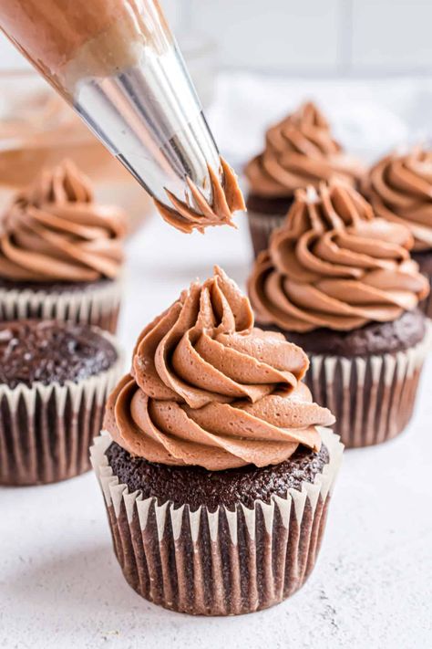 Baking Envy, Mud Cupcakes, Chocolate Cupcakes Moist, Cupcakes With Chocolate, Baking Hacks, Cooking Measurements, Cupcake Recipes Chocolate, Chocolate Buttercream Frosting, Baked Treats