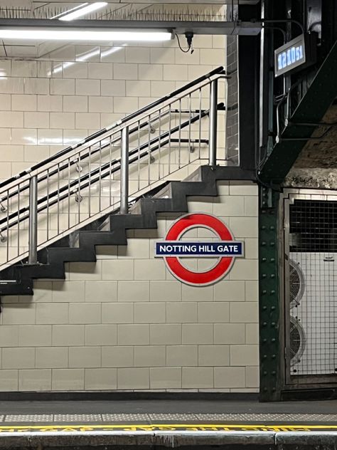 notting hill gate station Notting Hill Aesthetic, Train Station Aesthetic, Tube London Aesthetic, Uk Underground Aesthetic, Hp Visuals, Underground Train Station Aesthetic, London Underground Aesthetic, London Train Station, Finish School