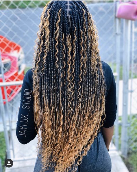 knotless bohemian box braids Colored Box Braids, Twisted Hair, Bohemian Braids, Colored Braids, Goddess Braids Hairstyles, African Hair Braiding Styles, Box Braids Hairstyles For Black Women, Cute Box Braids Hairstyles, Braids Hairstyles Pictures