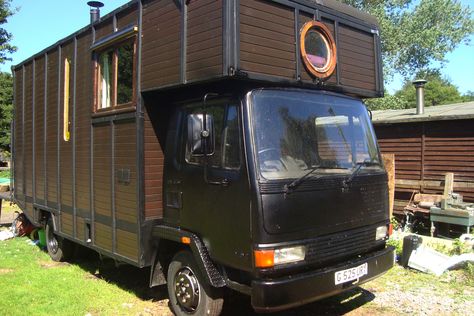 The Manor: Gemma and Darryl's HouseBox Horsebox Conversion, Cabover Camper, Horse Box Conversion, House Truck, Truck Conversion, Truck House, Mobile House, Tiny House Talk, Small Tiny House