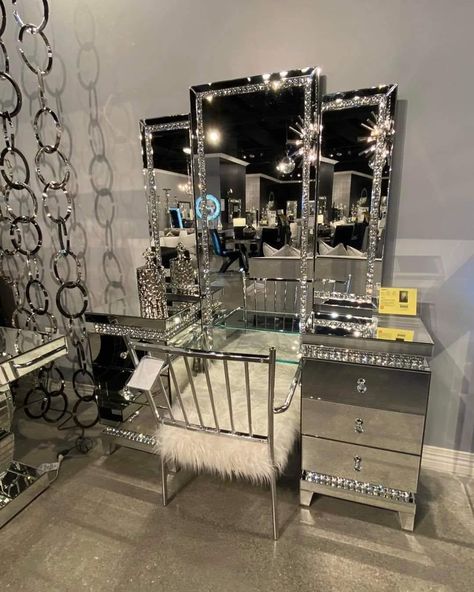 Bling Bedroom, Mirrored Furniture Decor, Miraculous Ideas, Mirrored Vanity Table, Beauty Room Vanity, Glam Bedroom Decor, Mirrored Vanity, Mirrored Bedroom Furniture, Luxury Room Bedroom