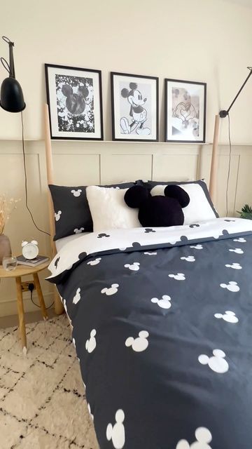 Mickey Mouse Interior Design, Mickey Bedroom Ideas, Mickey Mouse Bedroom Ideas, Disney Bedroom Ideas For Adults, Disney Room Ideas For Adults, Orlando Airbnb, Adult Disney Bedroom, Mickey Room, Disney Kids Rooms