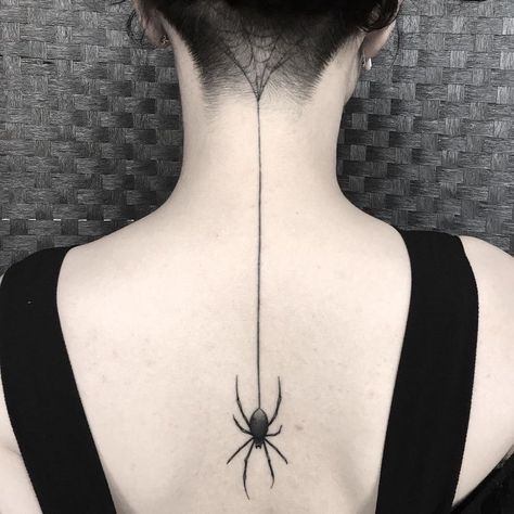 Tattoo Spider, Spider Tattoos, Black Widow Tattoo, Tattoo Sonne, Spinal Tattoo, Small Wave Tattoo, Best Neck Tattoos, Tattoo Son, Spiderman Tattoo