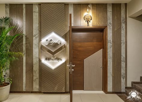 Flat Front Door Decor, Flat Entrance Wall Design Front Entry, Apartment Entrance Wall Design, Simple Entrance Door Design, Main Door Entry Wall Design, Entrance Door Design Apartment Modern, Flat Main Door Wall Design Entrance, Entrance Door Wall Design, Main Door Wall Design