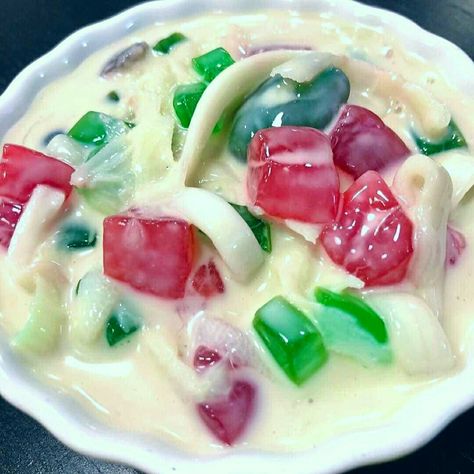 Buko Salad Buko Salad, Formal Id Picture, Lunch Recipes Healthy, Snap Food, Lunch Recipes, Cheeseburger Chowder, Fruit Salad, Pasta Salad, Salad