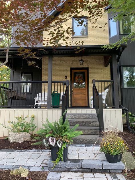 Yellow Brick House Exterior Colors, Yellow Brick House Exterior Update, Yellow Brick House Exterior Color Schemes, Blonde Brick House Exterior, Yellow Brick Exterior, Yellow Brick House Exterior, Brick House Exterior Colors Schemes, Yellow Brick House, Blonde Brick