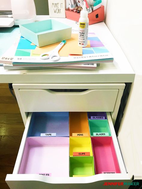 Labels on colorful boxes creating DIY drawer dividers to organize a drawer Cricut Organization Ideas, Aesthetic Drawer, Cricut Organization, Desk Drawer Organisation, Vinyl Pantry Labels, Ikea Alex Desk, Alex Desk, Organizing Closet, Diy Drawer Dividers