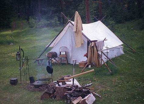 Great Cowboy Camp Site!  Perfect for making a great meal on the open range. Cowboy Camp, Wall Tent, Camp Site, Open Range, Bushcraft Camping, Camping Glamping, Camping Backpack, Cowboy Style, Camping Survival