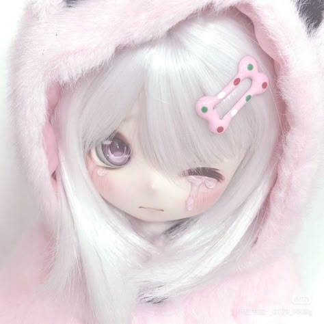 Pink white upset bjd doll Pink Bjd Doll, Bjd Dolls Kawaii, Dollfie Doll Icon, Dollkin Claims, Pink Doll Aesthetic, Bjd Aesthetic, Doll Pfp, Hello Kitty Videos, Frog Wallpaper