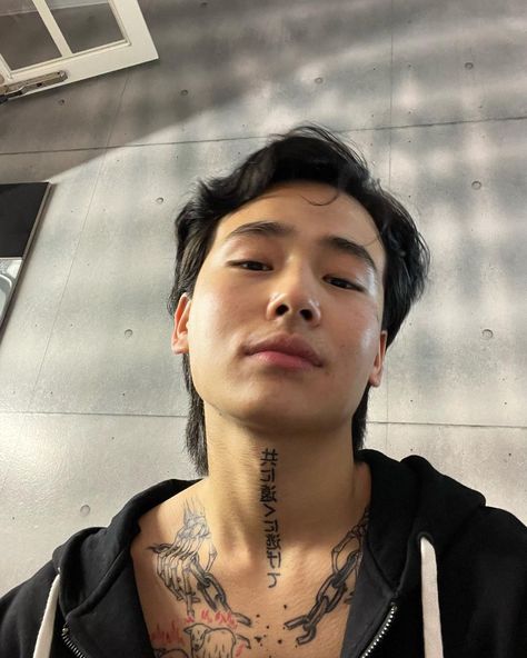 Vladislav Tyan 허신 Hoshin posted on Instagram: “on joue à des jeux?” • See all of @vlad.hoshin's photos and videos on their profile. Vlad Hoshin, Character Face, Neck Tattoo For Guys, Handsome Asian Men, Attractive Guys, Ulzzang Boy, Aesthetic Instagram Theme, Neck Tattoo, Asian Boys