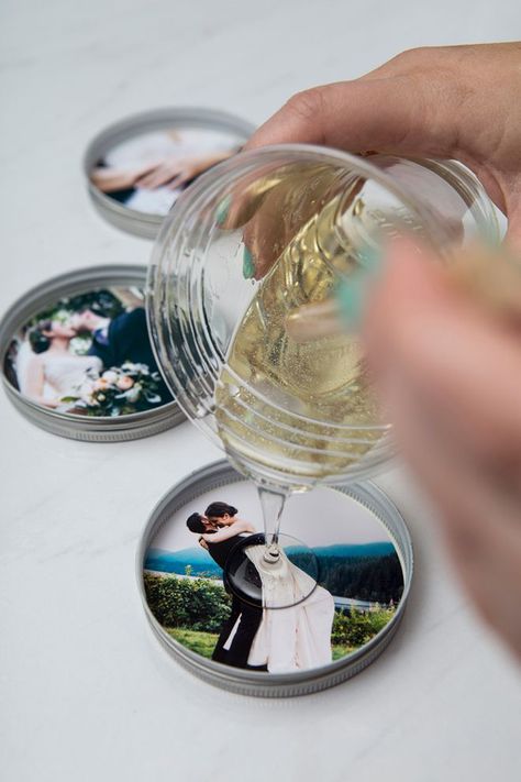 Diy Photo Coasters, Diy Hanging Shelves, Photo Coasters, Mason Jar Crafts Diy, Mason Jar Lids, Diy Coasters, Jar Diy, Custom Coasters, Mason Jar Diy