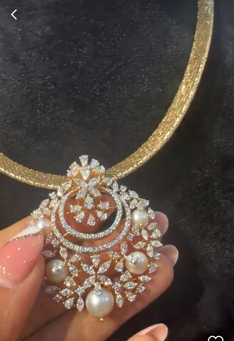 Diamond Locket Pendants, Italian Chains Designs Gold Women, Diamond Hangings, Fashion Jewelry Necklaces Gold, Diamond Locket, Neck Pieces Jewelry, Gold Bangles For Women, New Gold Jewellery Designs, Diamond Jewelry Set