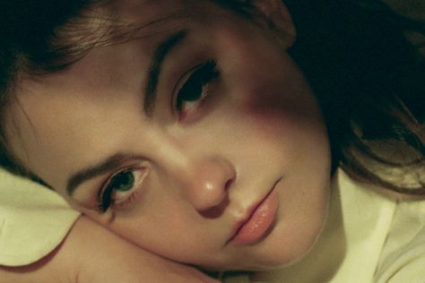 Queer Love, Grief, and Plenty of Americana: Angel Olsen Has a New Album on the Way https://www.rollingstone.com/music/music-news/angel-olsen-big-time-album-announce-1328948/ #ilovemusic #mixtape Fine Celebrities, Angel Olsen, Angry Women, Portrait Reference, Arcade Fire, Ep Album, European Tour, Daft Punk, Reveal Party