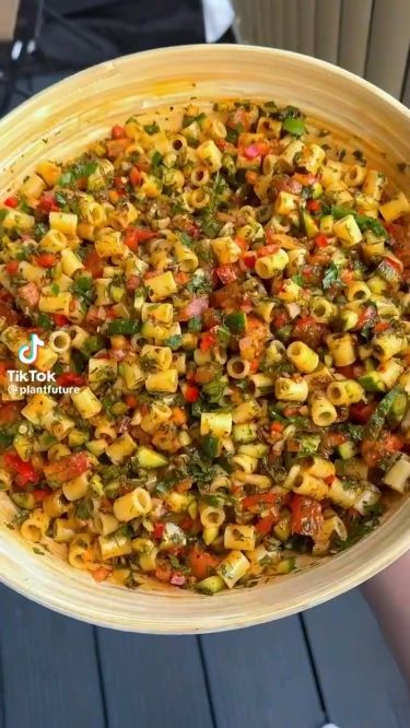 Turkish Pasta Salad, Simple Potluck Ideas, Easy Cheap Potluck Dishes, Arabian Salad, Egypt Recipes, Wilted Salad, Egyptian Dishes, Turkish Salad, Egyptian Recipes