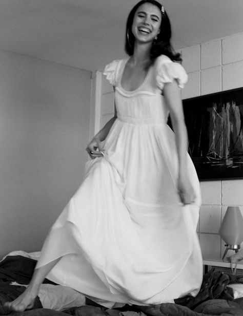 margaret qualley dancing in a white dress | acs Margaret Qualley, Dolce Gabbana Jacket, Marc Jacobs Dress, Chloe Dress, Quentin Tarantino, Once Upon A Time, In Hollywood, Lana Del Rey, Vintage Shirts