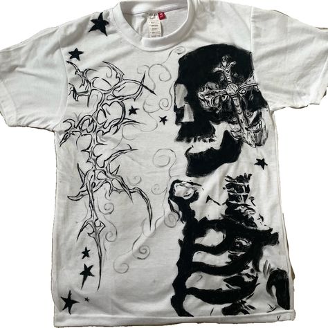 this t shirt has a unique emo cyber skull and stars design, hand painted using fabric ink fits a size medium T Shirt Prints Aesthetic, Punk T Shirt Design, T Shirt Back Print Design, Skull Shirt Design, Male Shirt Design, Diy Shirts Painting, Custom T Shirts Ideas, Diy Grunge Shirt, Bleach Tee Shirt Ideas