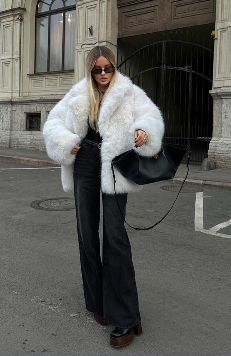 Fur Jacket Outfit Casual, White Faux Fur Coat Outfit, White Fur Coat Outfit, Fluffy Jacket Outfit, Faux Fur Jacket Outfit, White Jacket Outfit, Faux Fur Coats Outfit, Fur Jacket Outfit, Jacket Fluffy