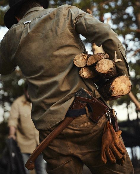 Lumberjack Aesthetic, Mens Outdoor Style, Outdoorsmen Style, Farmer Outfit, Lumberjack Style, Cowboy Aesthetic, Dream Lover, Rugged Men, Mountain Man