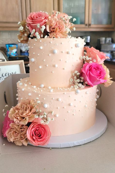 Wedding And Birthday Cake Together, 4 Kg Cake Design, 25th Wedding Anniversary Cake Design, Pink Cake With Pearls, 25 Wedding Anniversary Cakes, 25 Th Anniversary Cake, Cake For Engagement Party, Engagement Cakes Ideas, Pearl Cake Design