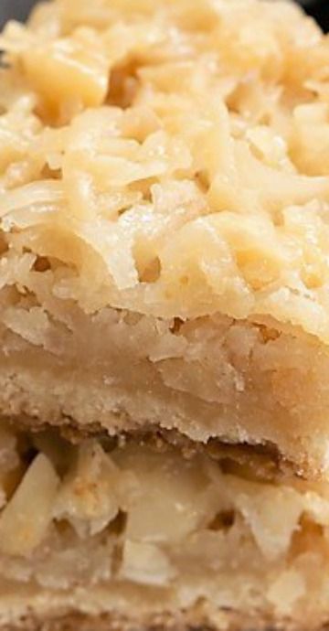 Nut Slice Bar Recipes, Macadamia Nut Desserts, Coconut Butter Bars, Coconut Macadamia Nut Cookies, Macadamia Recipes, Coconut Bars Recipe, Macadamia Nut Recipes, Macadamia Nut Cookies Recipe, Coconut Squares