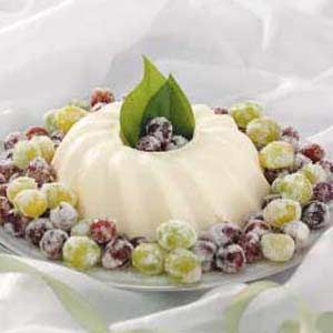 Looking for a truly elegant finale for your holiday dinner? My dessert will do the trick. It looks so regal surrounded by pretty sugared fruit, and the flavor is divine. A friend gave me this recipe several years ago, and it's been in high demand at my house ever since. Sugared Grapes, French Cream, Grape Recipes, Gelatin Dessert, Jello Salad, Unflavored Gelatin, Jello Recipes, Cannoli, Flan