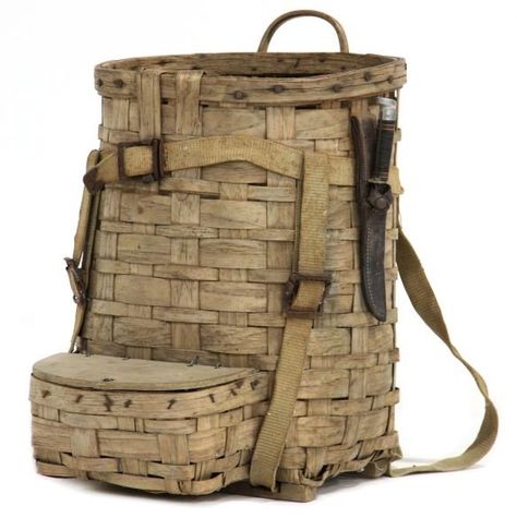 Old Maine Open Pack Basket early 20th century Pack Basket, Basket Weaver, Old Baskets, Willow Weaving, Diy Weaving, Bamboo Basket, Bamboo Weaving, Birch Bark, Basket Bag