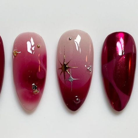 Burgundy Metallic Nails, Red Aurora Nails, Red Fairy Nails, Maroon Nail Art, Cut Dog Nails, Holiday Themed Nails, Aura Nails, Aurora Nails, Chrome Nail Art