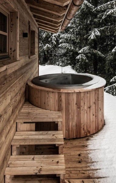 Wooden Hot Tub, Hot Tub Backyard, Sauna Design, Outdoor Sauna, Hot Tub Outdoor, Cabin Life, Printable Diy, Cabin Homes, Cabins In The Woods