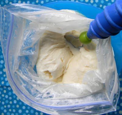 love this when we go camping! Ice Cream In A Bag, Making Homemade Ice Cream, Canning Jar, Homemade Butter, Think Food, Köstliche Desserts, Homemade Ice, Homemade Ice Cream, Frozen Desserts