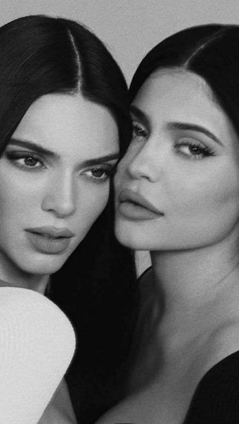 Kendall And Kylie Jenner Aesthetic, Kendall Aesthetic, Kylie Jenner Aesthetic, K Jenner, Kylie And Kendall, Kylie Jenner Hair, Animated Movie Posters, Boujee Aesthetic, Kylie J