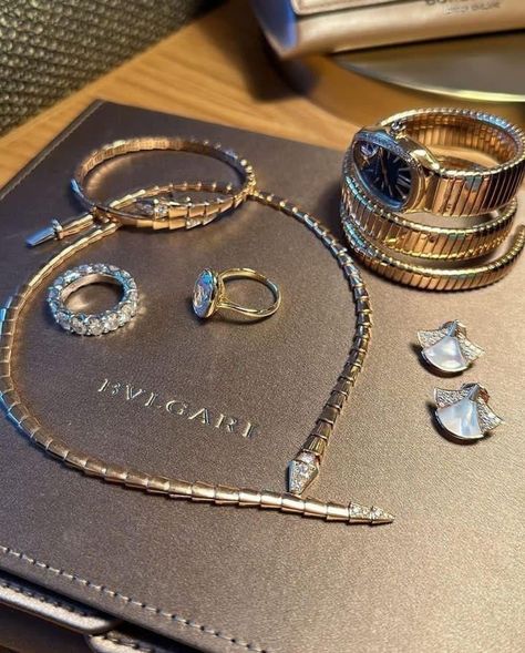 Bvlgari Jewelry Set, Bvlgari Jewelry, Expensive Jewelry Luxury, Luxe Jewelry, Jewelry Fashion Trends, Classy Jewelry, Fancy Jewellery, Jewelry Essentials, Expensive Jewelry